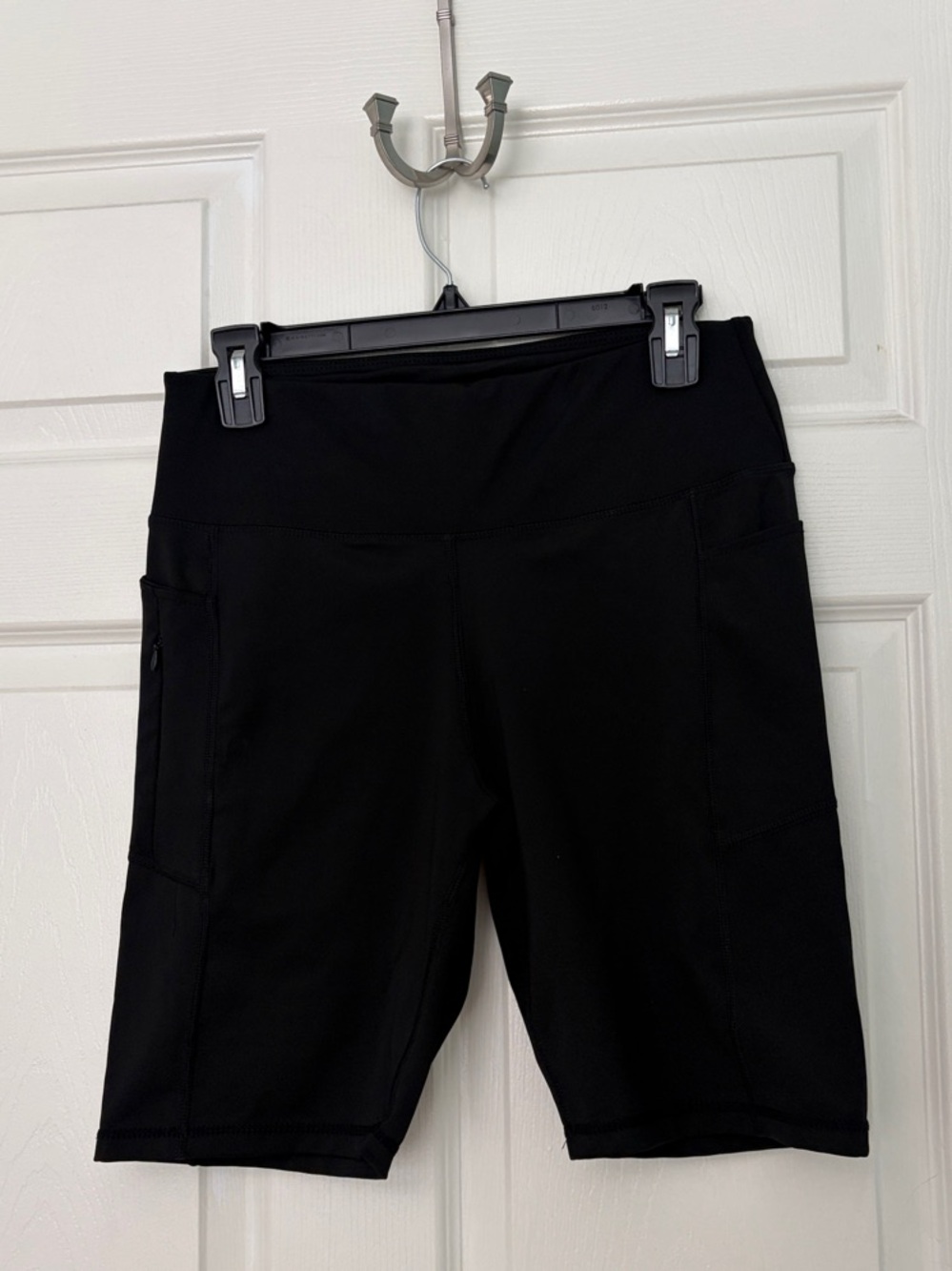 Adrienne Vittadini Sport High-Waist Shorts - Black. New W/O Tags. Size Large